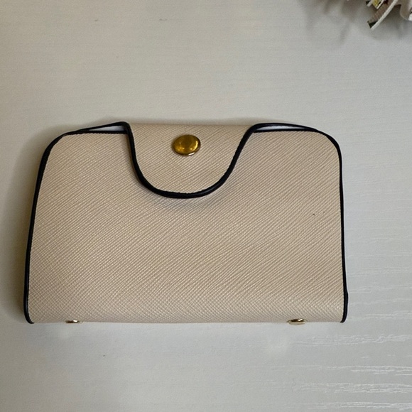 Chic Floral Cream Crossbody Bag, wallet and card holder.. - Picture 3 of 14